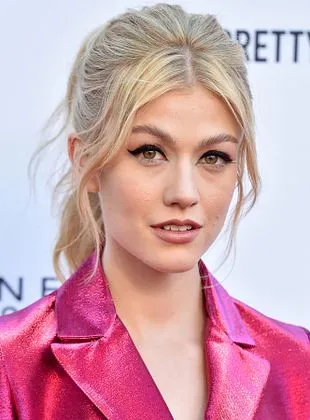 Katherine McNamara - Atriz, 22 de novembro de 1995