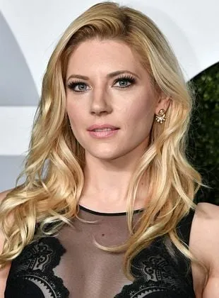 Katheryn Winnick - Atriz, Diretora, Coprodutor executivo, 17 de dezembro de 1977