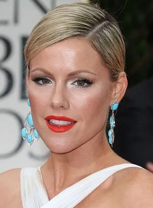 Kathleen Robertson - Atriz, Criador, Roteirista, 8 de julho de 1973