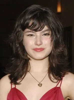 Katie Boland - Atriz, 14 de fevereiro de 1988