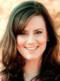 Katie Featherston - Atriz, 20 de outubro de 1982