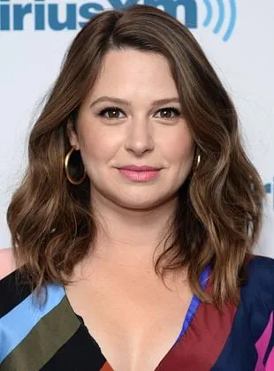 Katie Lowes - Atriz, 22 de setembro de 1982