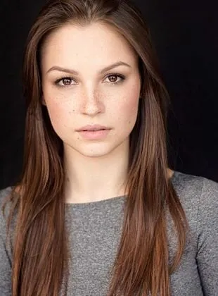 Kayla Wallace - Atriz, 21 de outubro de 1988