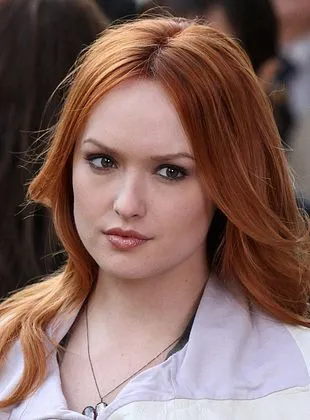 Kaylee Defer - Atriz, 23 de setembro de 1986