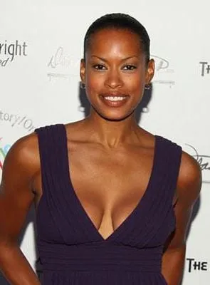 Kearran Giovanni - Atriz, 16 de dezembro de 1981