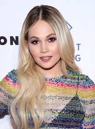 Kelli Berglund - Atriz, 9 de fevereiro de 1996