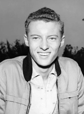 Ken Osmond - 7 de junho de 1943, 18 de maio de 2020