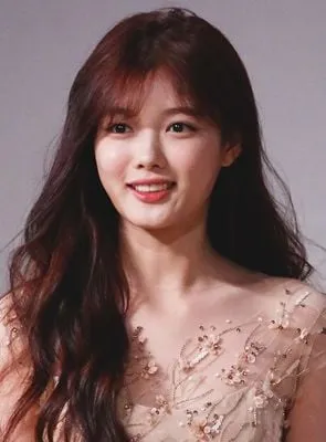 Kim Yoo-jung - 22 de setembro de 1999