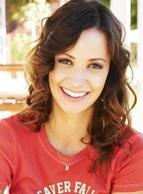 Kristen Gutoskie - Atriz, 6 de junho de 1988