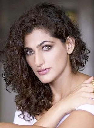 Kubbra Sait - Atriz, 27 de julho de 1983