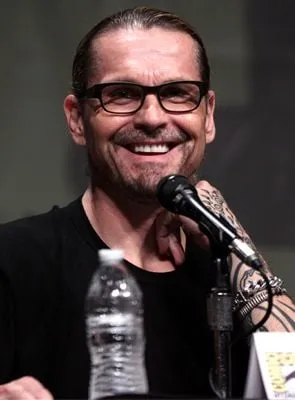 Kurt Sutter - Roteirista, Ator, Produtor Executivo, 5 de maio de 1966