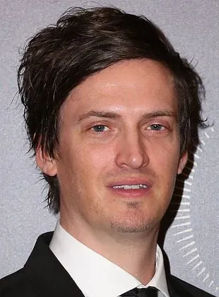 Kyle Bradstreet - Roteirista, Produtor Executivo, Criador, 10 de dezembro de 1979