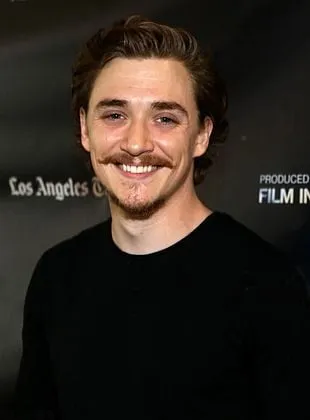Kyle Gallner - Ator, Produtor, 22 de outubro de 1986