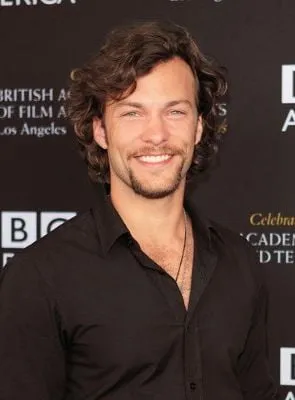 Kyle Schmid - Ator, 3 de agosto de 1984
