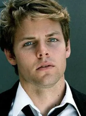 Lachlan Buchanan - Ator, 27 de abril de 1987