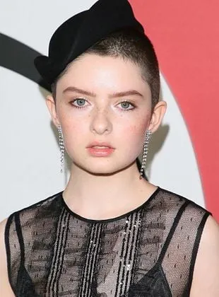 Lachlan Watson - Ator, 12 de abril de 2001