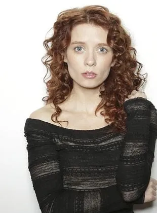 Lara Jean Chorostecki - Atriz, 24 de setembro de 1984