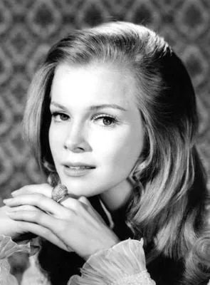 Laraine Stephens - 24 de julho de 1941