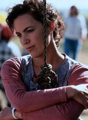 Laura Harrington - Atriz, 29 de abril de 1958