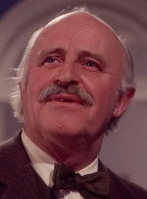 Laurence Naismith - Ator, 14 de dezembro de 1908, 5 de junho de 1992