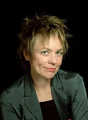 Laurie Anderson - Atriz, Compositor, Diretor de fotografia, 5 de junho de 1947
