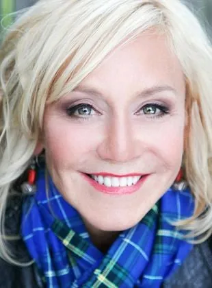 Lenore Zann - Atriz, 22 de novembro de 1959