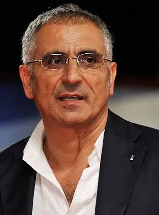 Leonardo Di Costanzo - Diretor, Roteirista, Criador da idéia original, 1 de março de 1958