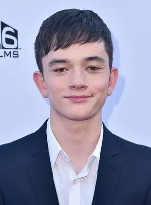 Lewis MacDougall - 5 de junho de 2002