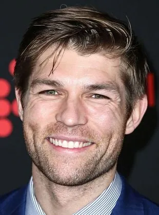 Liam McIntyre - Ator, 8 de fevereiro de 1982