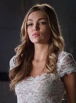 Lili Simmons - Atriz, 23 de julho de 1993