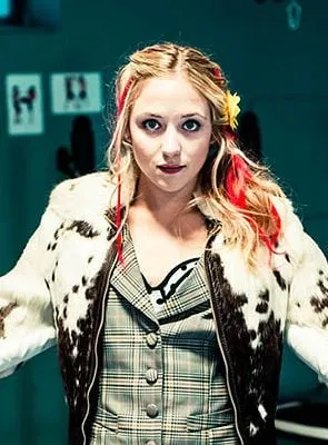 Lilly-Fleur Pointeaux - Atriz, 17 de agosto de 1989