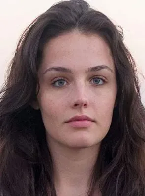 Lily Donoghue - Atriz, 24 de outubro de 1994