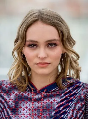 Lily-Rose Depp - Atriz, 27 de maio de 1999