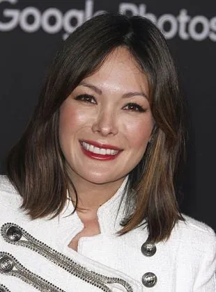 Lindsay Price - Atriz, 6 de dezembro de 1976