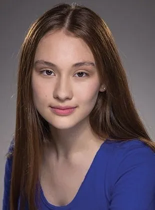 Lola Tung - 28 de outubro de 2002