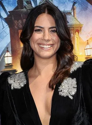 Lorenza Izzo - Atriz, 19 de setembro de 1989