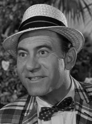 Louis Quinn - Ator, 23 de março de 1915, 14 de setembro de 1988