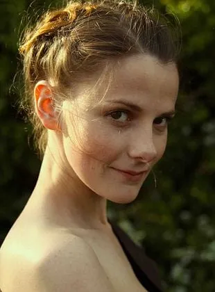 Louise Brealey - Atriz, 27 de março de 1979