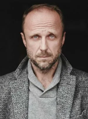 Lukasz Simlat - Ator, 11 de dezembro de 1977