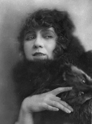 Lyda Salmonova - 14 de julho de 1889, 18 de novembro de 1968