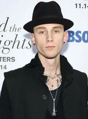 Machine Gun Kelly - Ator, Montador chefe, Compositor da música-tema, 22 de abril de 1990