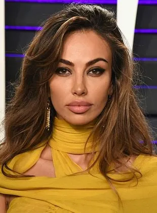 Mădălina Ghenea - 8 de agosto de 1988