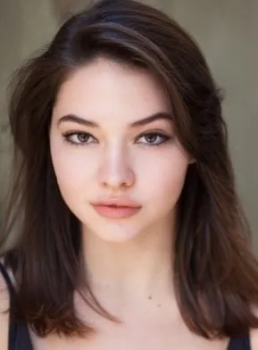 Madelyn Cline - Atriz, 21 de dezembro de 1997
