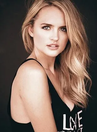 Madison Riley - Atriz, 30 de abril de 1990