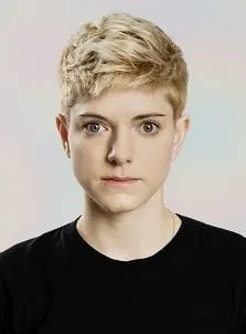 Mae Martin - Atriz, Roteirista, Criador, 2 de maio de 1987