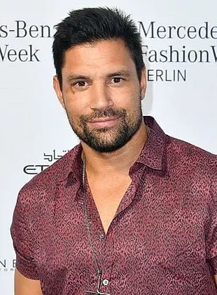Manu Bennett - Ator, 10 de outubro de 1969