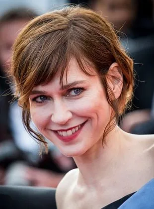 Marie-Josée Croze - Atriz, 23 de fevereiro de 1970