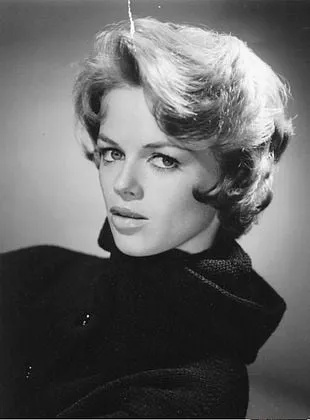 Marli Renfro - 3 de abril de 1938