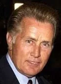 Martin Sheen - Ator, Diretor, Coprodutor executivo, 3 de agosto de 1940