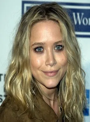 Mary-Kate Olsen - Atriz, Produtor de set, Produtor Executivo, 13 de junho de 1986